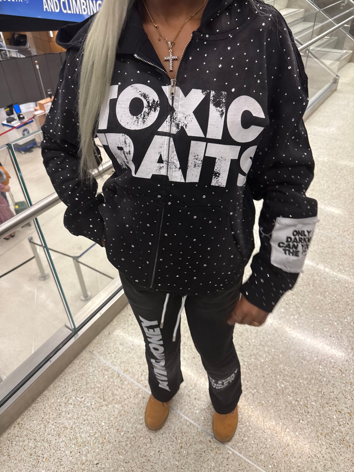 “TOXIC TRAITS” ZIP HOODIE